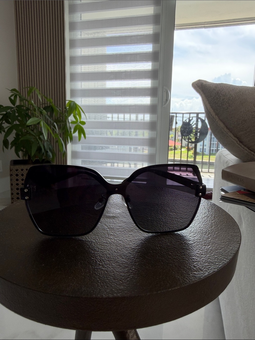 Women’s Oversized Sunglasses